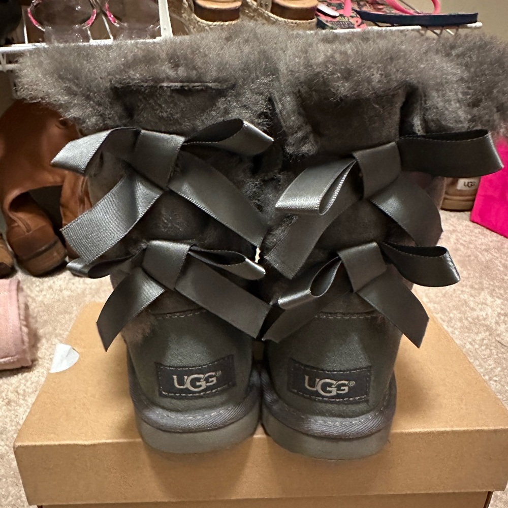 UGG size 1 girls grey Bailey Bow